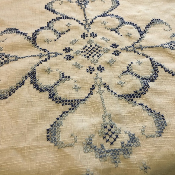 Vintage Hand Embroidered Table Cloth Rectangular - Picture 2 of 9